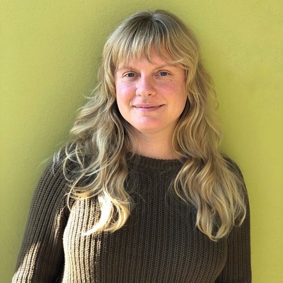 Meet your Posher! - Picture 1 of 3